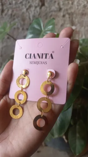 Brinco semijoia banhado a ouro 18k