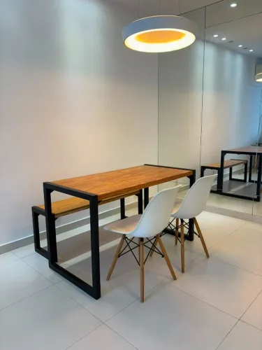 Mesa de Jantar (madeira e metalon): 02 Cadeiras Eiffel + Banco