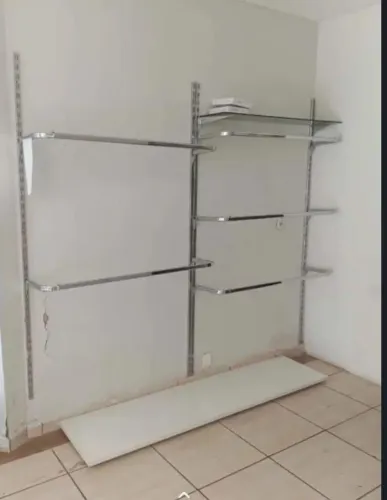 Vende-se araras para roupas