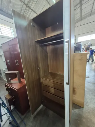 GUARDA ROUPA 2 PORTAS USADO