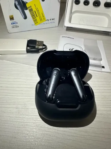 Fone de ouvido liberty 4 NC com anti ruído Preto .