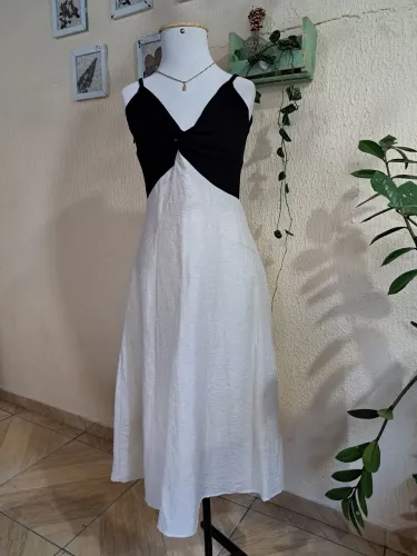Brecho Ca_desapegos,Vestido Preto e off White P.