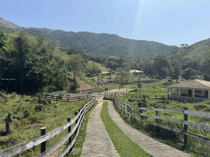 Fazenda para Venda em Rio Bonito, Área Rural, 6 dormitórios, 6 suítes, 6 banheiros, 4 vaga