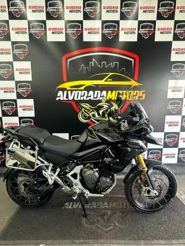 Tiger 1200 Black Edition 2024 2.700 km. Emplacada e à pronta entrega