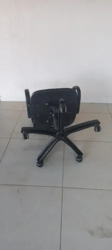 VENDO 2 CADEIRAS DE ESCRITÓRIO - AMBAS ESTOFADAS E SEMI NOVAS... TELEFONE * RENA