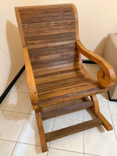 CADEIRA DE BALANÇO MADEIRA
