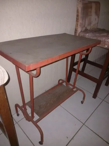 Mesa com rodinhas