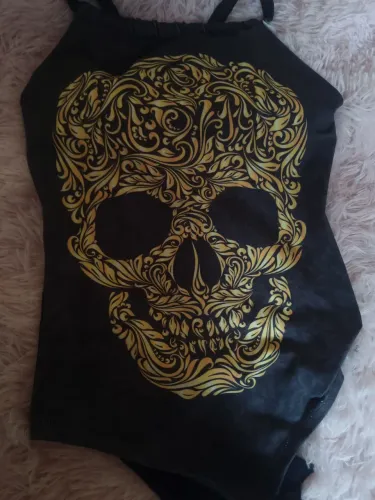 Body preto com estampa de caveira
