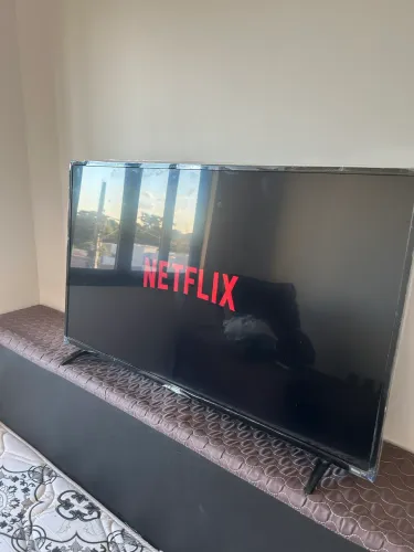 ? TV AOC Smart Roku 43? ? Seminova