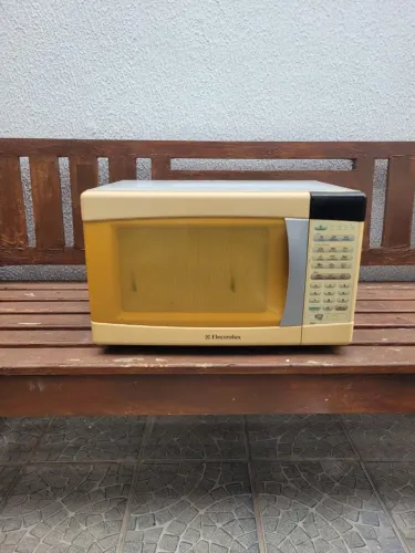 Microondas Electrolux  28 litros.