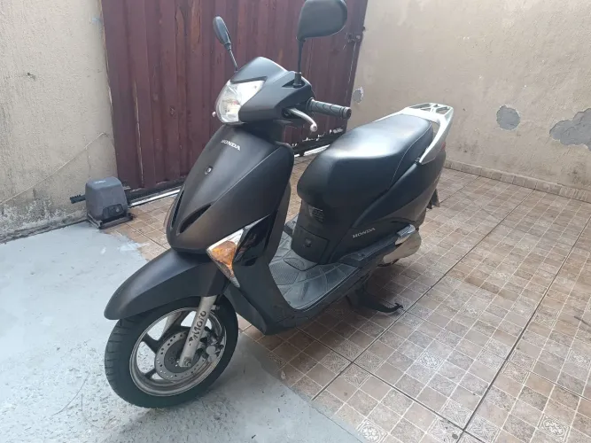 Vendo ou troco Honda lead 8500