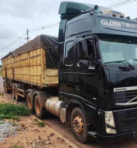 SOMENTE VENDA - Volvo FH 440 (com módulo de 520) 6x2 com Bitrem