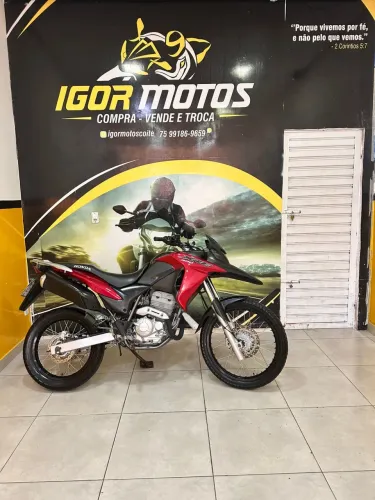 Vendo ou troco xre 2014 com caregem da 2017