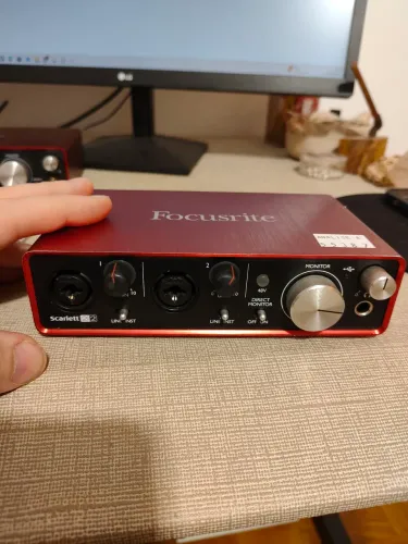 Focusrite Scarlet 2i2 Semi Nova com garantia