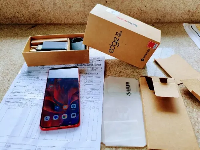 Moto edge 50 neo 256 5G c/ Nota Fiscal, E ainda na Garantia, Completo,