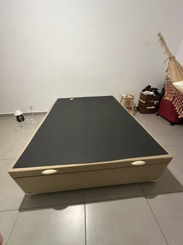 BASE DE CAMA CASAL COM BAÚ (praticamente nova)