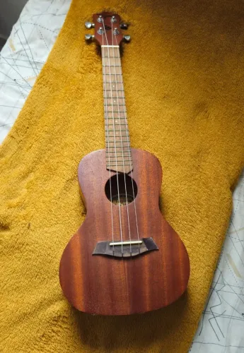 Ukulele Tagima Concert 23k