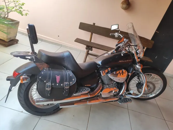Honda shadow 750 segundo dono.