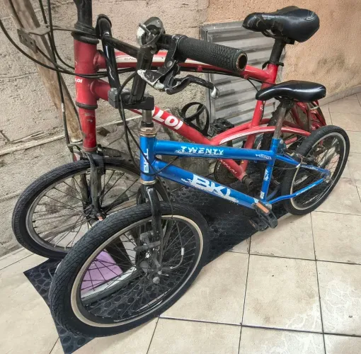 Vendo bicicletas usadas uma aro 20 e outra aro 26 precisando de manutenção