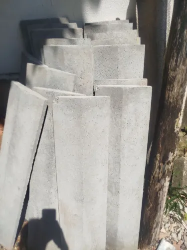 20 pingadeiras de concreto 1mt x 0,26 R$8,00 cada.