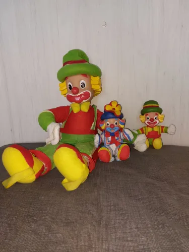Bonecos PATATI e PATATÁ.