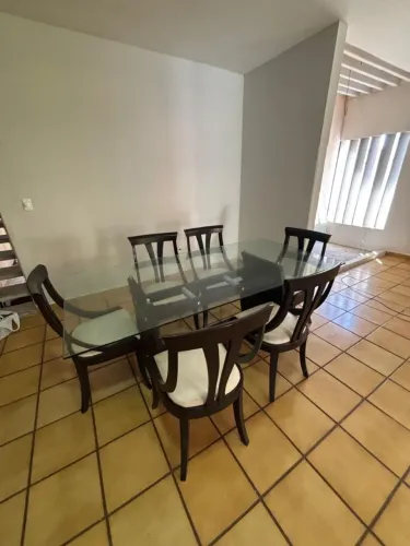 VENDO MESA DE JANTAR COM 6 CADEIRAS