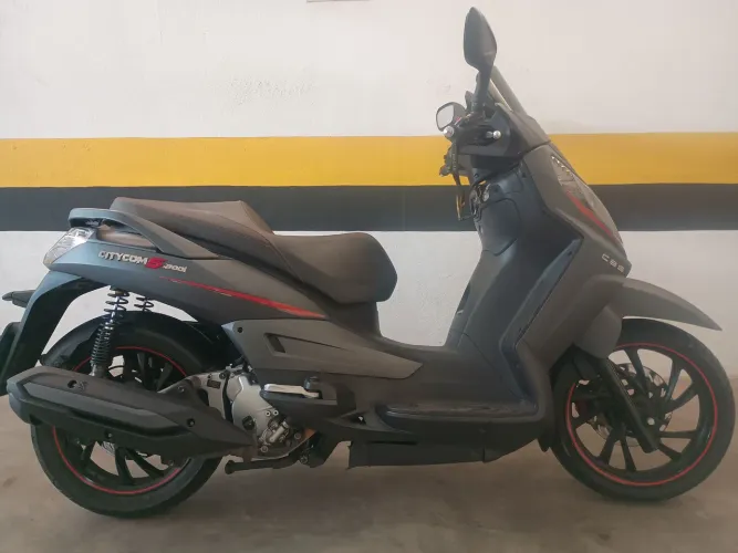 Citycom 300S 2024 único dono 8.500 Km 22 X cartão troca o carro ou moto