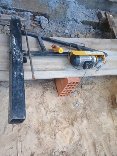 Guincho Elétrico 300kg com Suporte Retirar Dois Irmãos