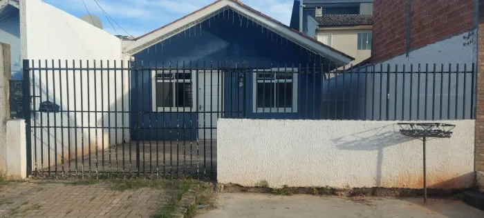 Alugo casa