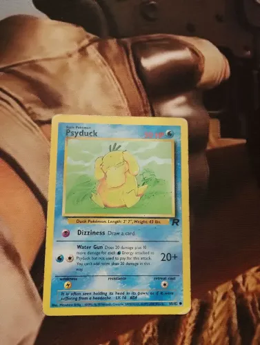 Psyduck de 1995 em bom estado