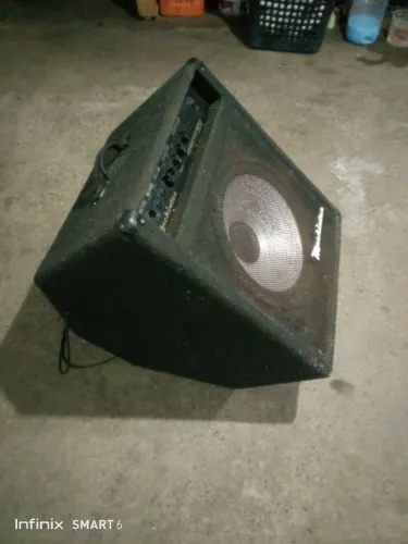 Caixa amplificada para contra baixo