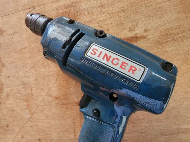 Furadeira elétrica antiga Singer original funcionando com martelete