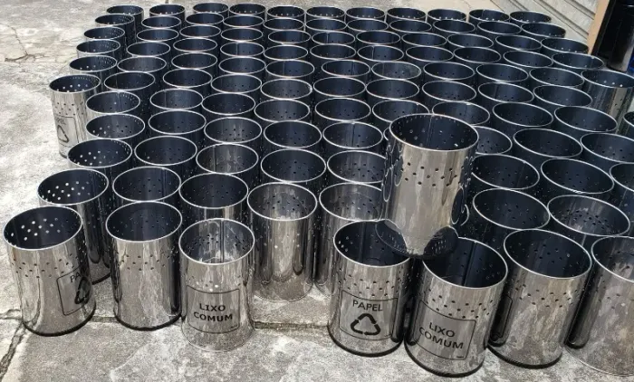 Cesto-lixeira Telado Aço Inox 9,4 Litros Usado
