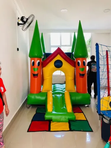 LOCAÇÃO DE CAMA ELÁSTICA PISCINA DE BOLINHA E BRINQUEDOS INFLÁVEIS
