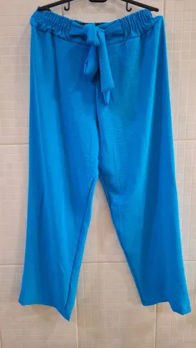 Calça pantalona azul em crepe