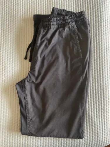 Calça preta Vans