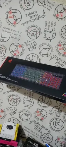 Teclado gamer RGB 