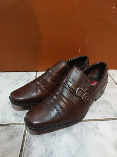 Sapatos sociais marrons - Tamanho 39