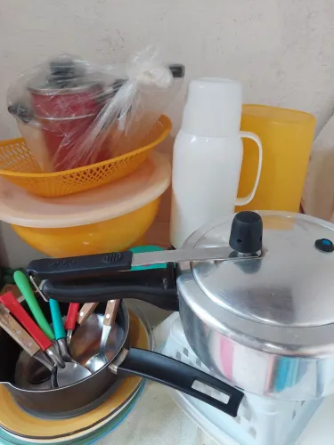 Vendo estas vasilhas. Por 170 reais. 