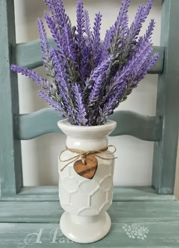 Vaso de cerâmica com Lavandas