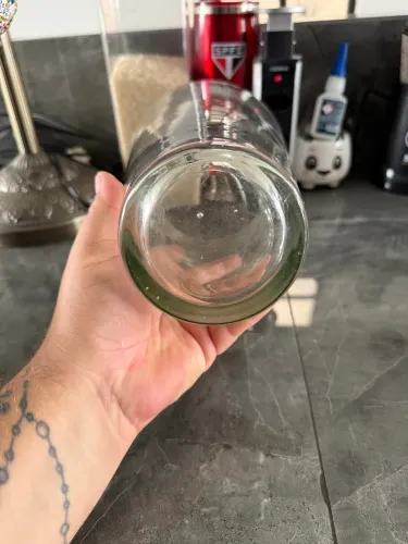 Copo de vidro transparente