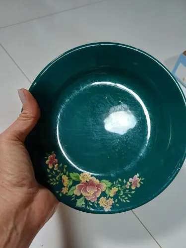 Jogo de 6 pratos de sobremesa pintados à mão . Antiguidade.