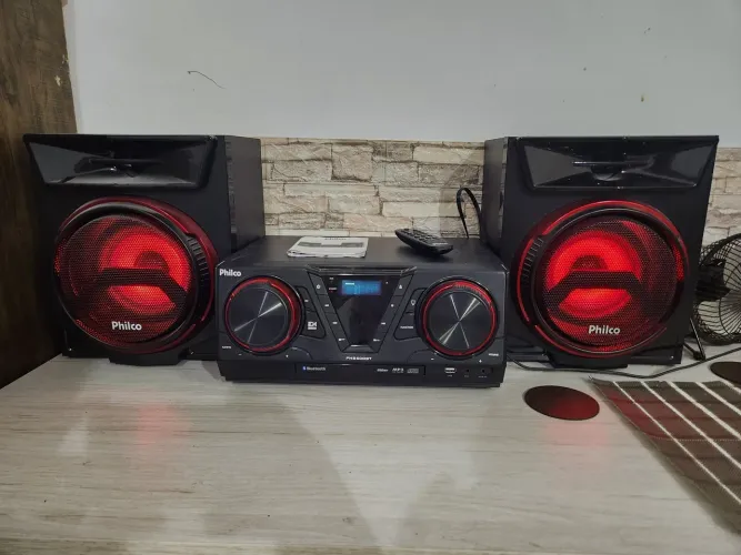 Caixa de som Philco nova