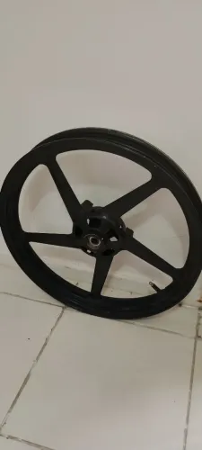 Roda Dianteira e Traseira em Liga Leve Preta (5 Raios)