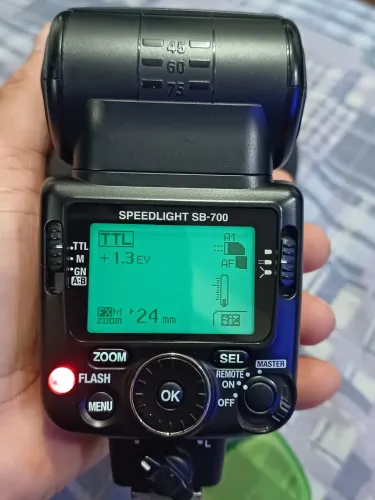 Speedlight Nikon SB-700 Flash