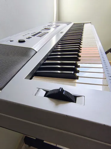 Piano digital Yamaha DGX230