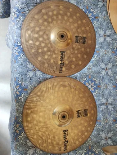 PRATOS,  HIHAT e CAIXA 