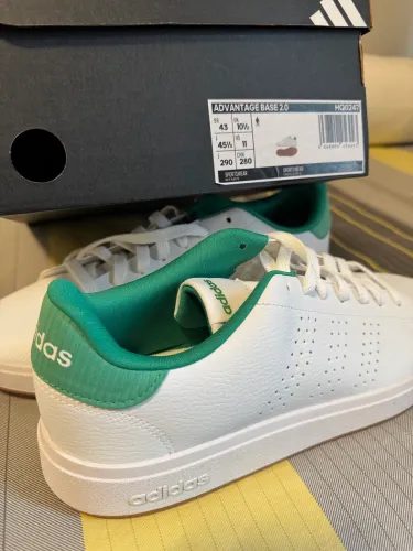 TÊNIS ADIDAS NOVO E NA CAIXA