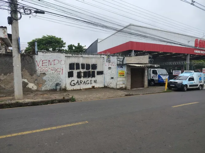 TERRENO 307m2 EM BENFICA AO LADO BAHAMAS COM CASA PRECÁRIA PARA DEMOLIÇÃO 