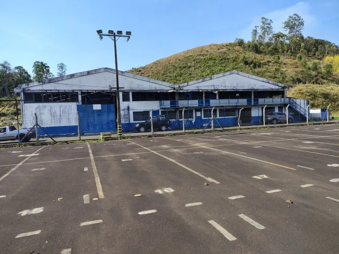 ALUGUEL GALPÃO 7200m2 BR 267 ACESSO PARA CARRETAS FICA 2KM DA BR 040 EM FRENTE AO TAMBORE